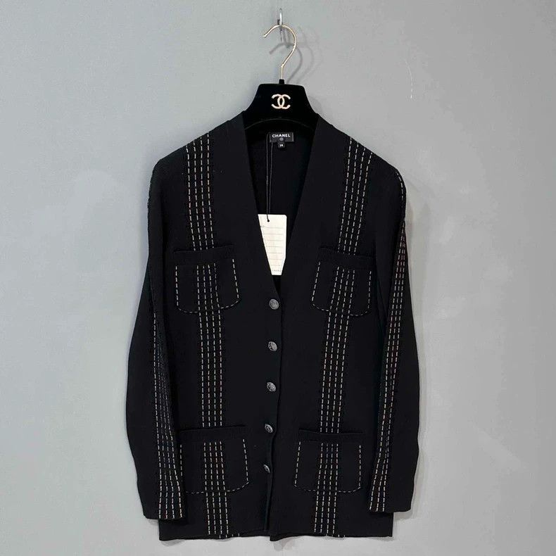 Chanel Chanel Embroidered pattern silver buckle cardigan jacket 25 Size XS / US 0-2 / IT 36-38 - 1 Thumbnail