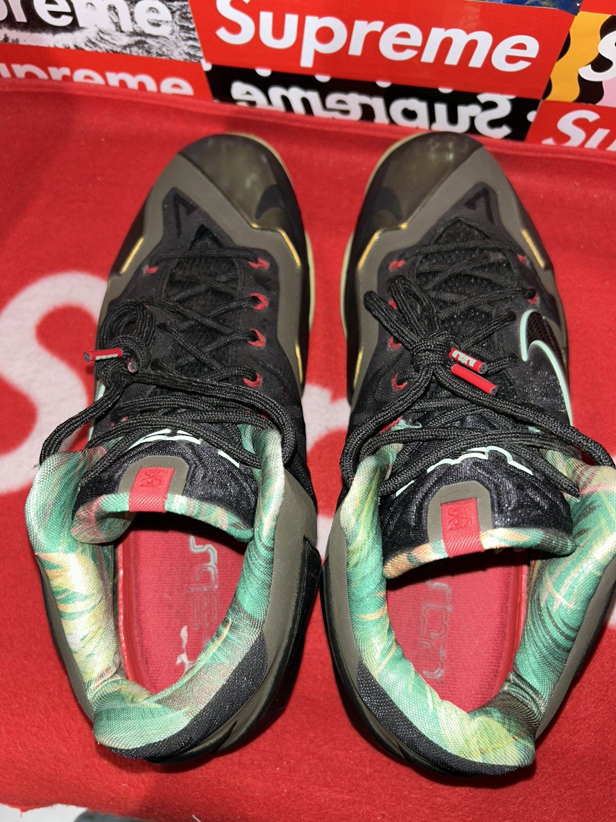 Nike Nike LeBron 11 King's Pride 616175-700 size 13 with box Size US 13 / EU 46 - 11 Thumbnail
