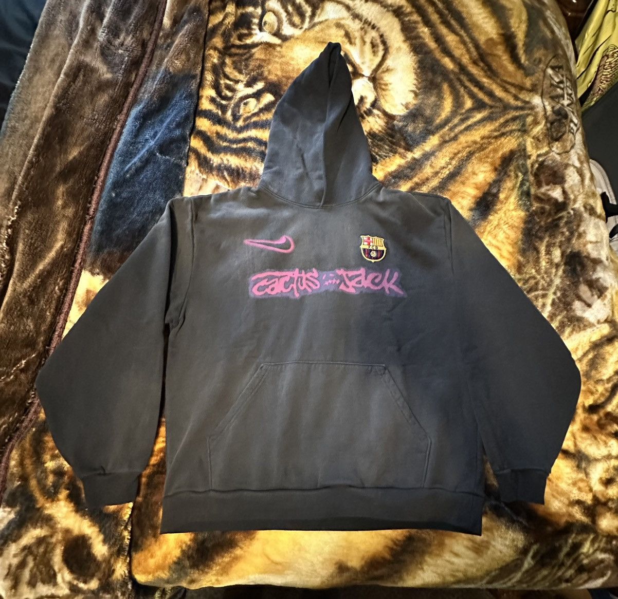 トップス cactus jack NIKE Barcelona Logo Hoodie Travis Scott x Nike x FC Barcelona Split-Dye Crest Hoodie