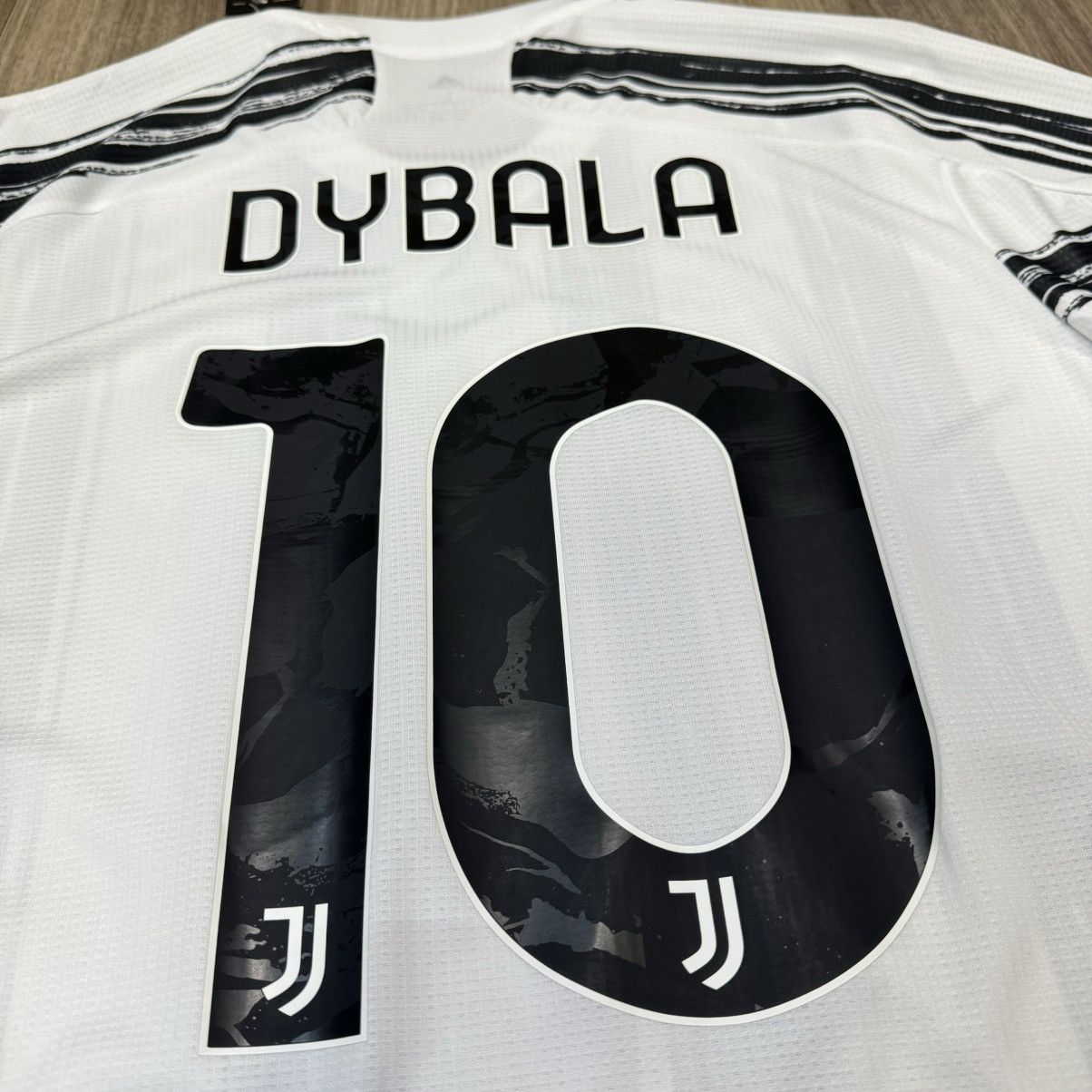 Adidas Juventus 20/21 player issue home shirt #10 Dybala (Bnwt) Size US L / EU 52-54 / 3 - 4 Thumbnail