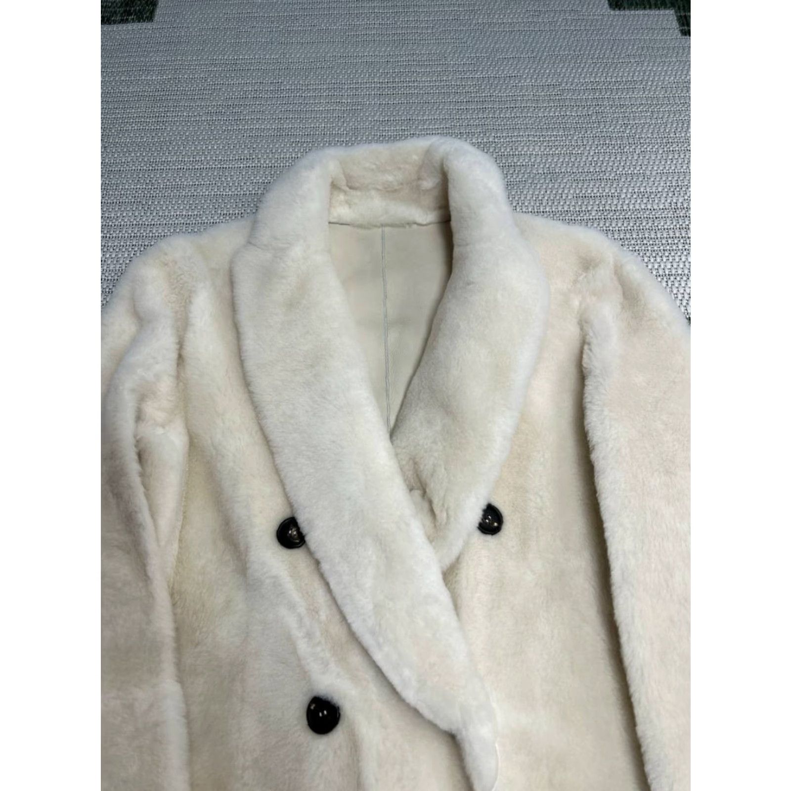 Brunello Cucinelli Brunello Cucinelli Reversible Shearling Coat Womens Beige Long Coat Regular Size One Size Size ONE SIZE - 4 Thumbnail