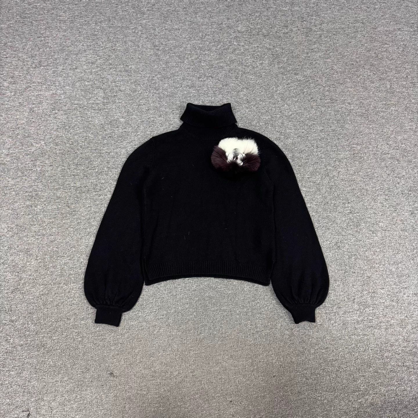 Fendi Fendi Fox Fur Trim High Neck Batwing Cashmere Sweater 40 99 Size M / US 6-8 / IT 42-44 - 1 Thumbnail