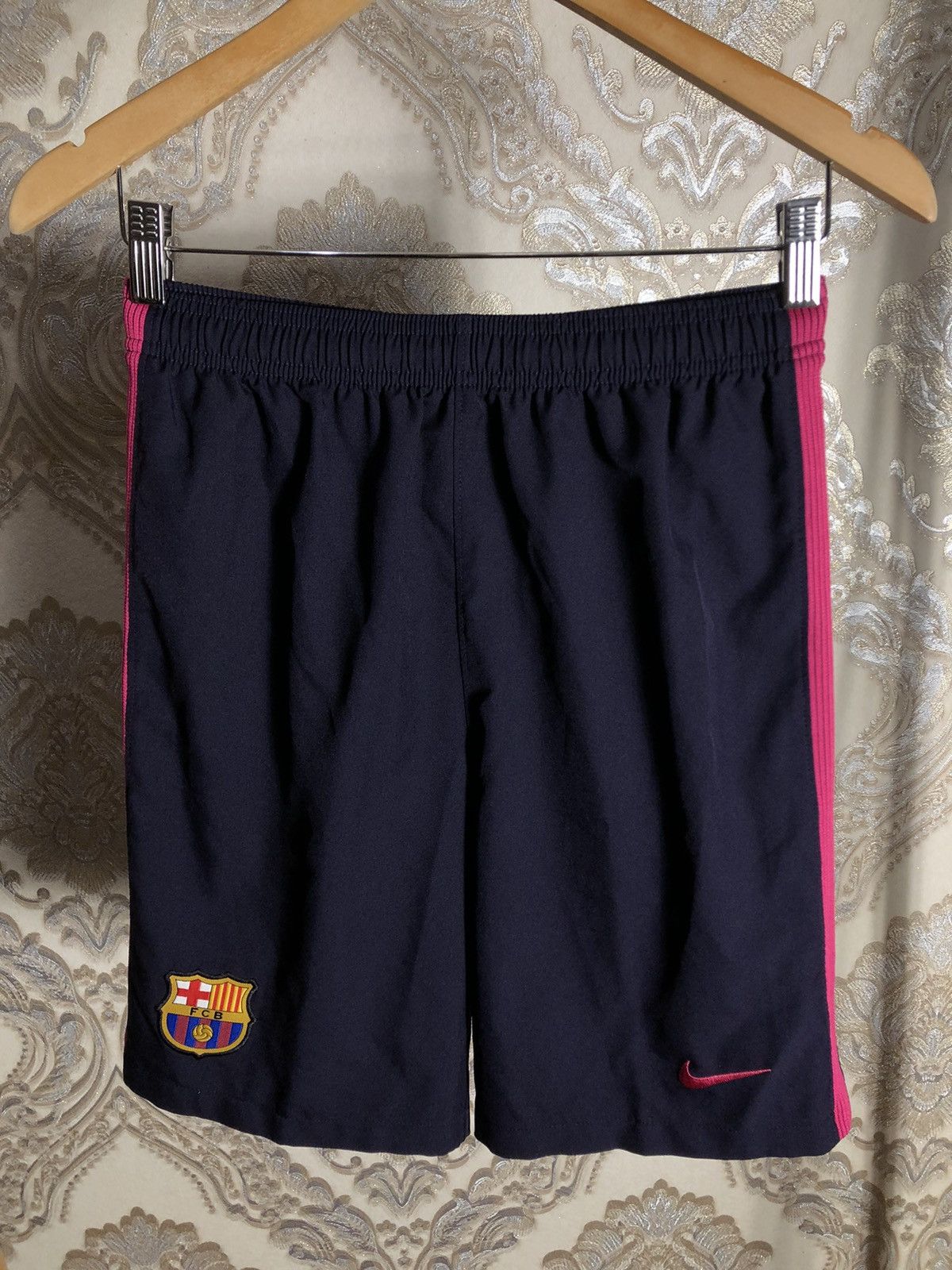 Nike VINTAGE NIKE FC BARCELONA SPAIN SOCCER JERSEY RETRO Y2K 90s Size US S / EU 44-46 / 1 - 2 Thumbnail