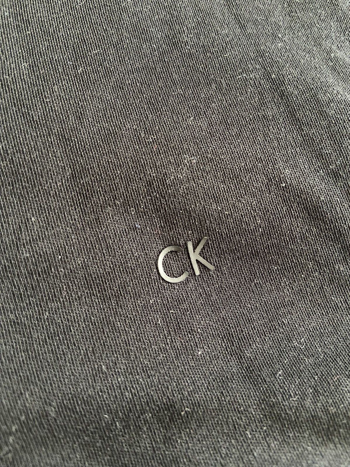 Calvin Klein Calvin Klein black v neck t shirt Size US L / EU 52-54 / 3 - 3 Thumbnail