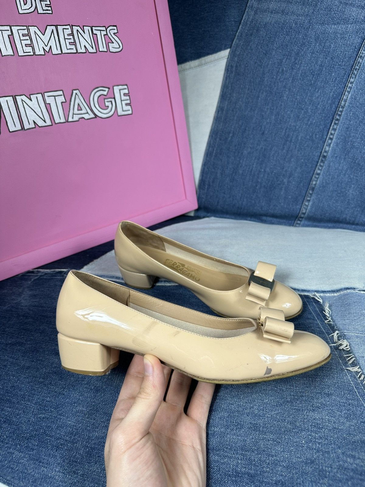 Salvatore Ferragamo Salvatore Ferragamo Vara Pump Heel Bow Beige Patent Leather Size US 6.5 / IT 36.5 - 14 Thumbnail