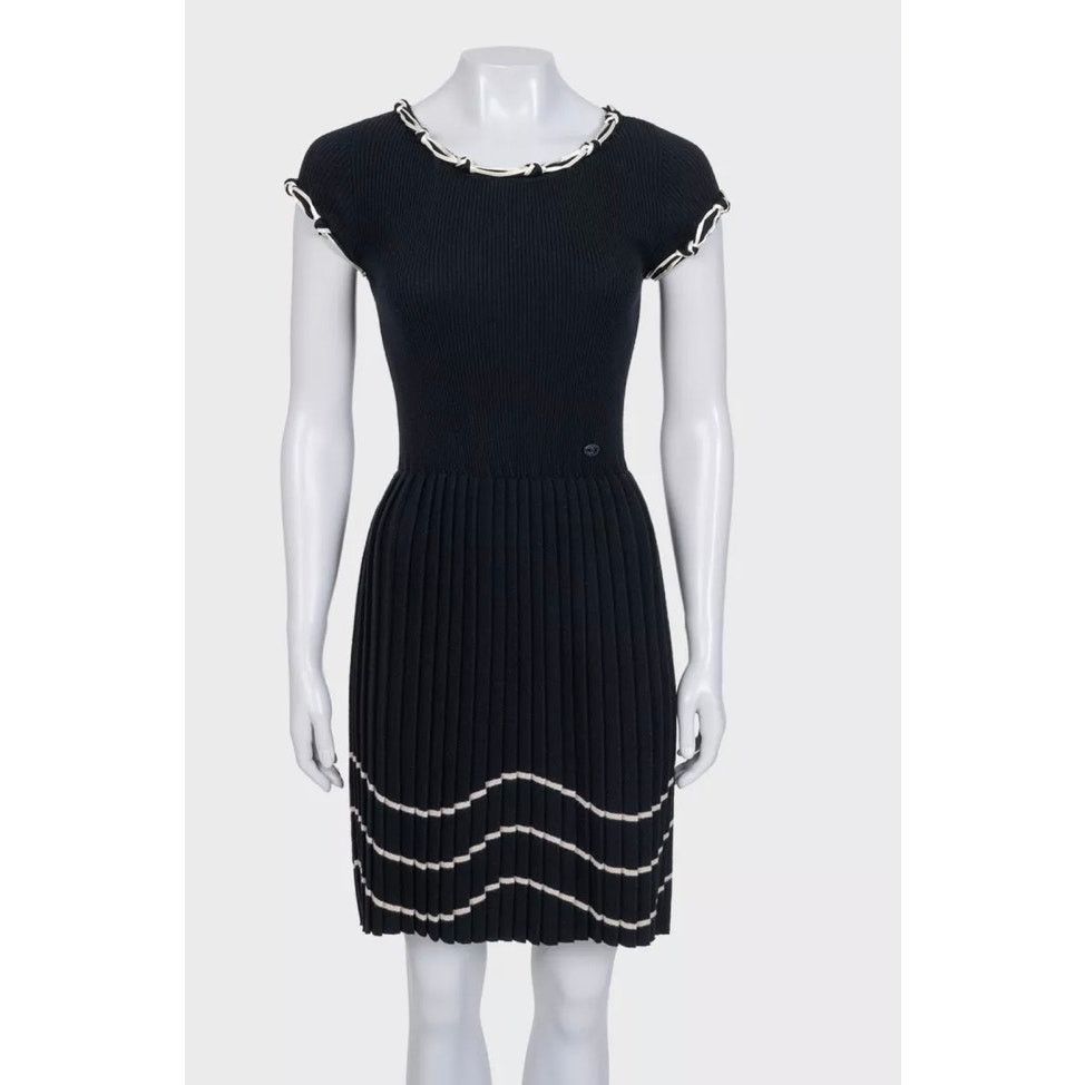 Chanel Chanel Fitted Wool Dress Black Fall 2007 Sz.36 Size XS / US 0-2 / IT 36-38 - 1 Thumbnail