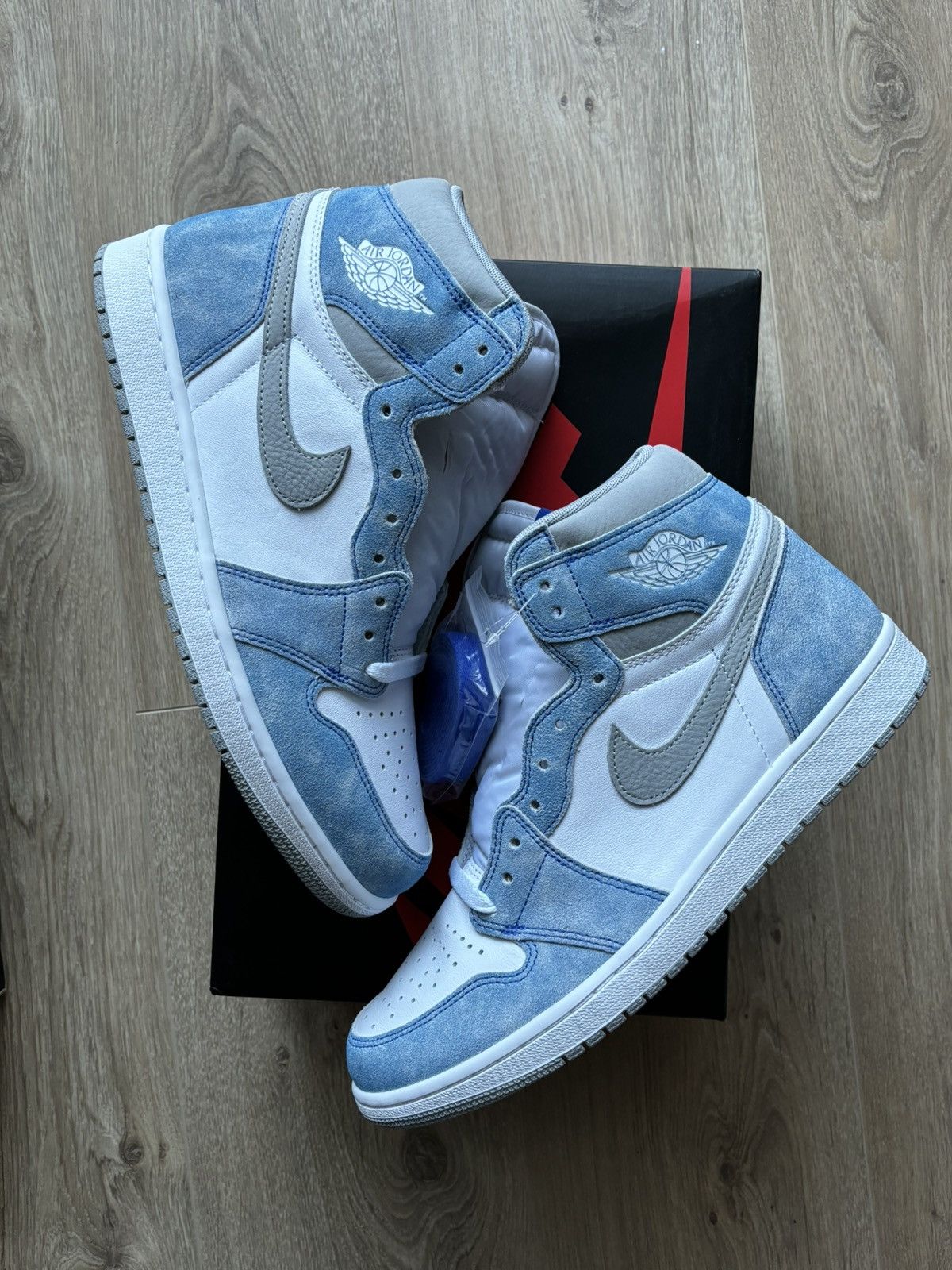 Jordan Brand Air Jordan 1 Retro High OG Hyper Royal Smoke Grey 11 US Size US 11 / EU 44 - 1 Thumbnail