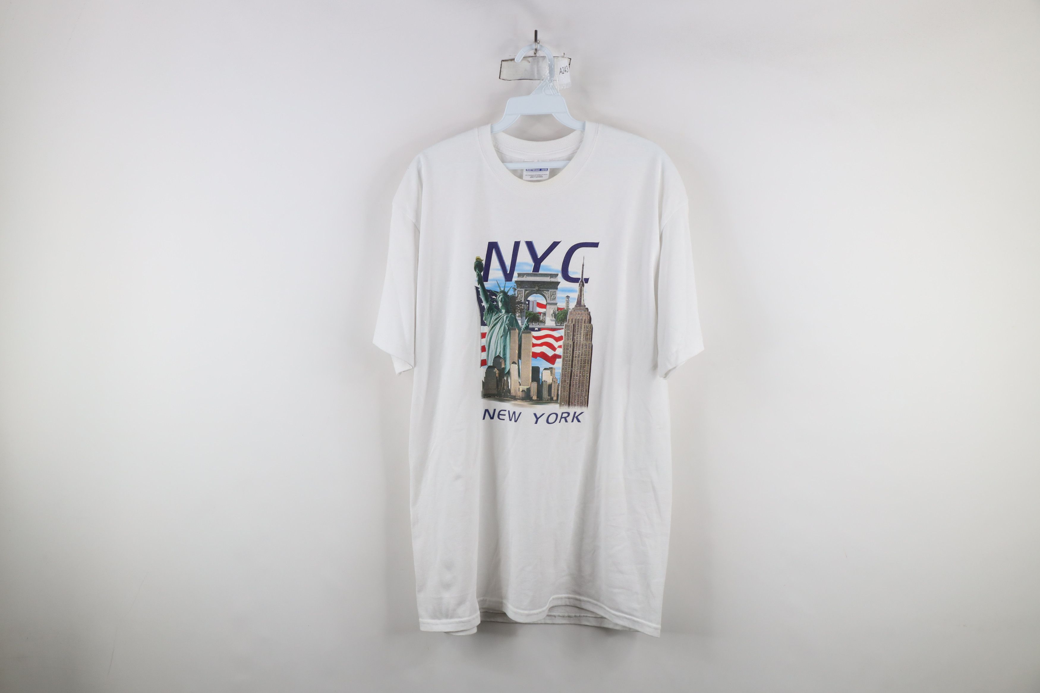 Vintage Vintage Y2K September 11 Center New York City T-Shirt Size US L / EU 52-54 / 3 - 1 Thumbnail