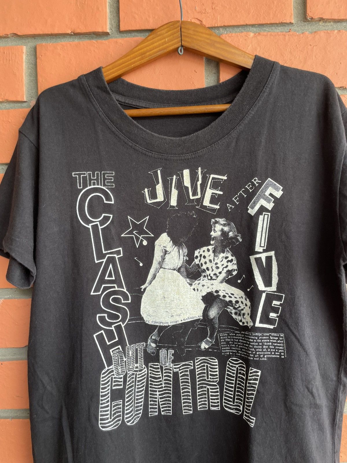 Band Tees Vintage The Clash Band Tour Out Of Control tour 1984 Size M Size US M / EU 48-50 / 2 - 3 Thumbnail