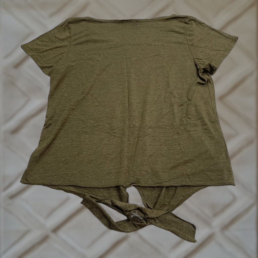 Vintage Elizabeth Blouse Shirt Womens Large Army Green Short Sleeve Round Neck Tie Front Casual Knit Rayon Regular Size L Clothing Size L / US 10 / IT 46 - 1 Thumbnail