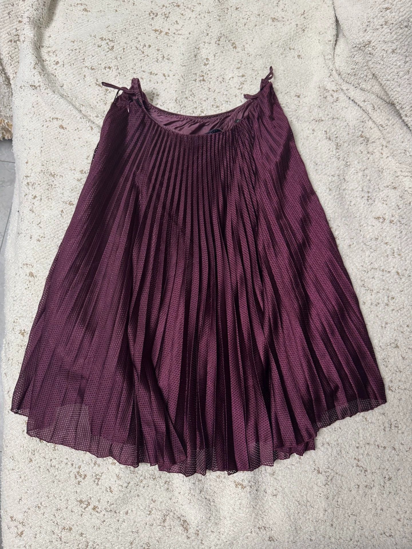 Prada Prada Burgundy Pleated Skirt Women's 40 Size 27" / US 4 / IT 40 - 1 Thumbnail