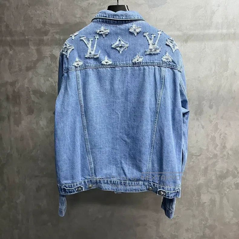 Louis Vuitton Louis Vuitton 25 Latest Blue Logo Single Breasted Lapel Po Size US M / EU 48-50 / 2 - 5 Thumbnail