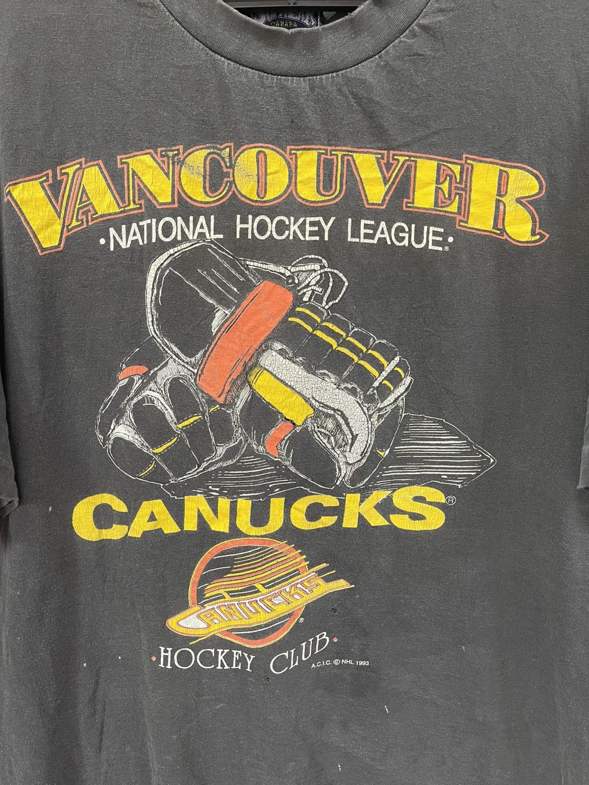 NHL Vintage 90's Distressed Vancouver Canucks Very Rare🔥🔥🔥 Size US XL / EU 56 / 4 - 2 Thumbnail