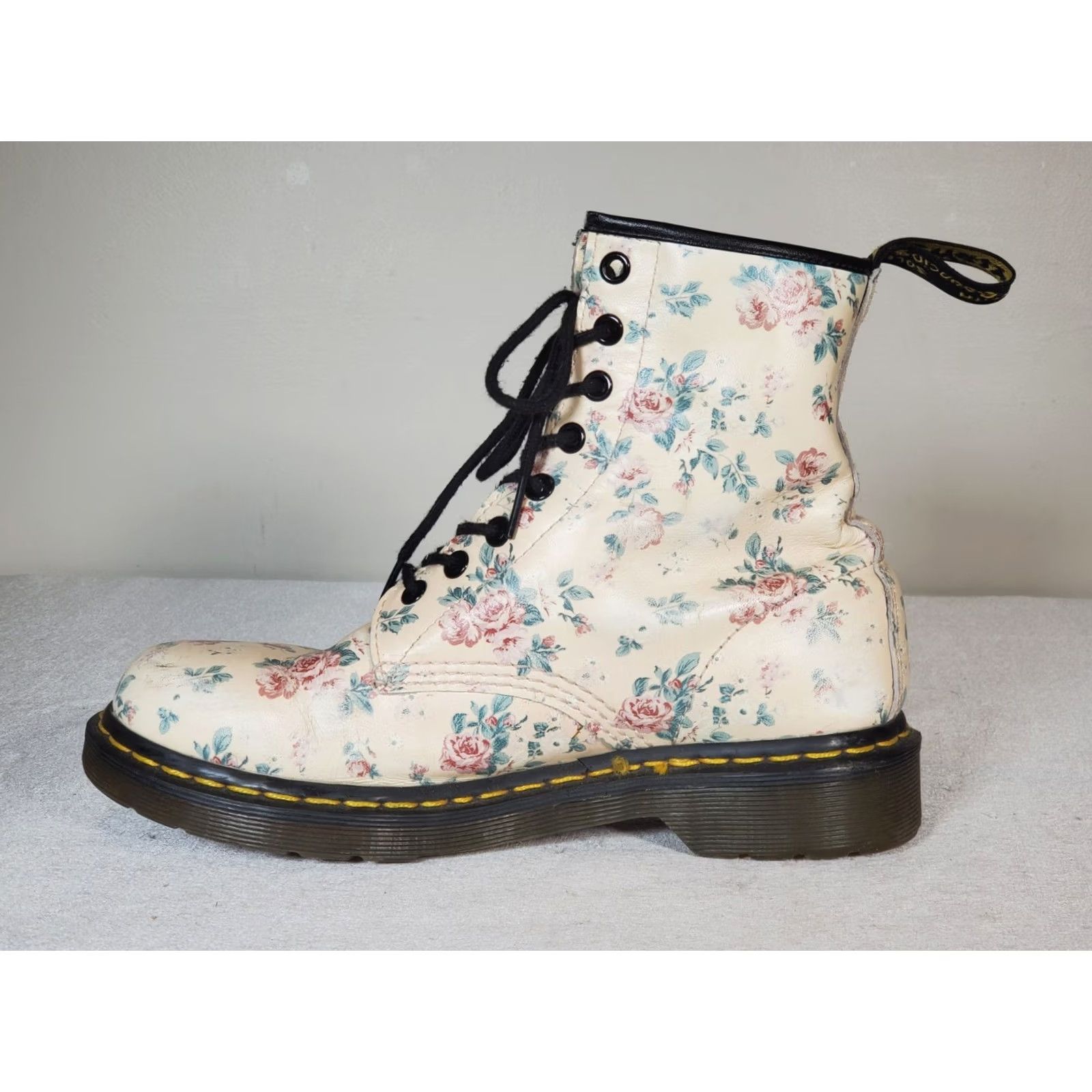 Dr. Martens VINTAGE Dr. Martens 1460 Boots Women’s US 8 Pink Rose 8-Eye Leather Softy T Combat Casual Workwear Grunge Hippie Retro Streetwear Flower Roses Size US 8 / IT 38 - 3 Thumbnail