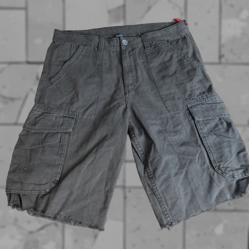 True Religion True Religion Mens Shorts 36 Black Solid Cargo Drawstring Cargo Pocket Pockets Casual Vintage No Size US 36 / EU 52 - 1 Thumbnail