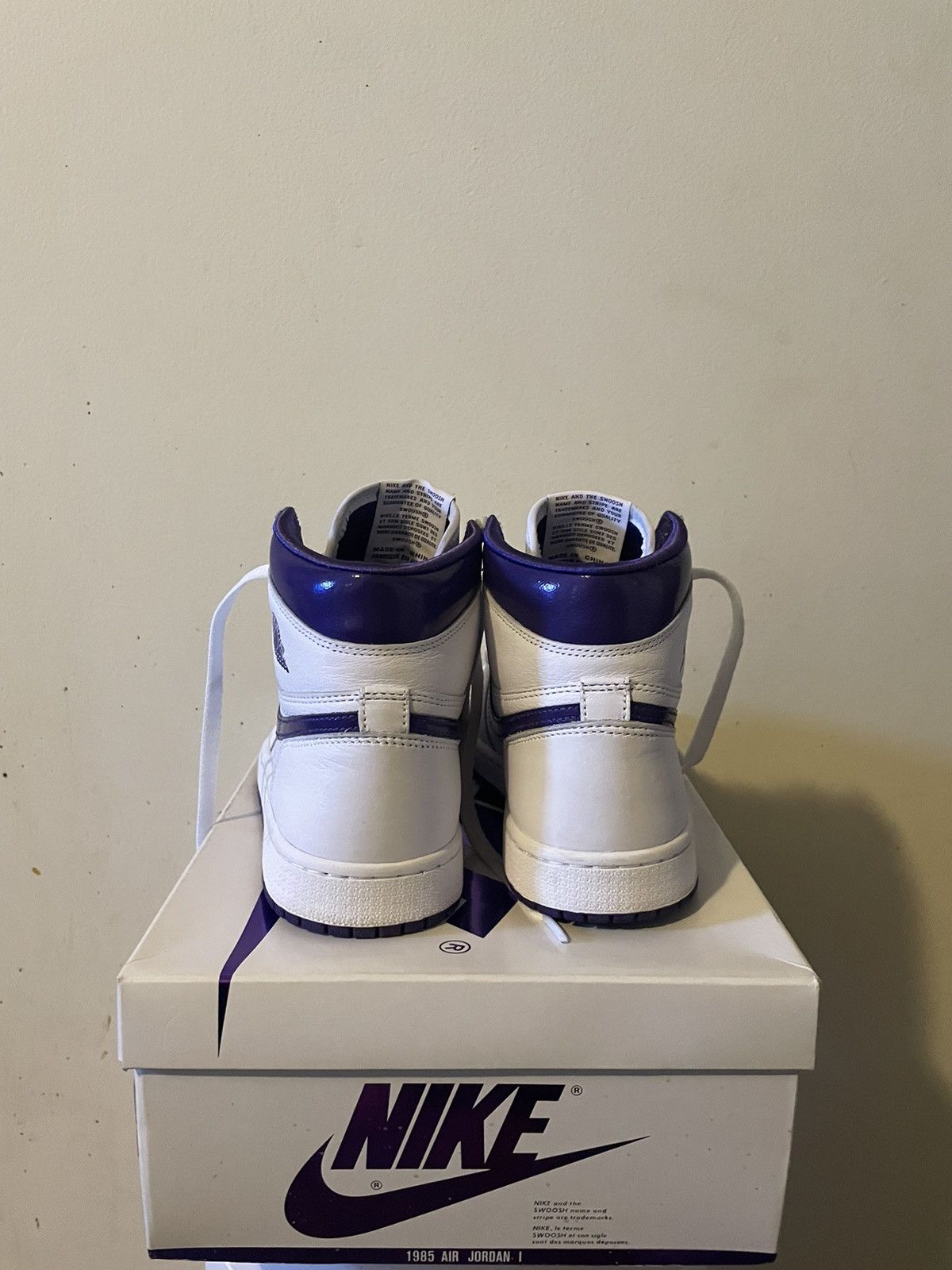 Jordan Brand 2021 Wmns Air Jordan 1 High OG 'Court Purple' Size US 7.5 / IT 37.5 - 4 Thumbnail