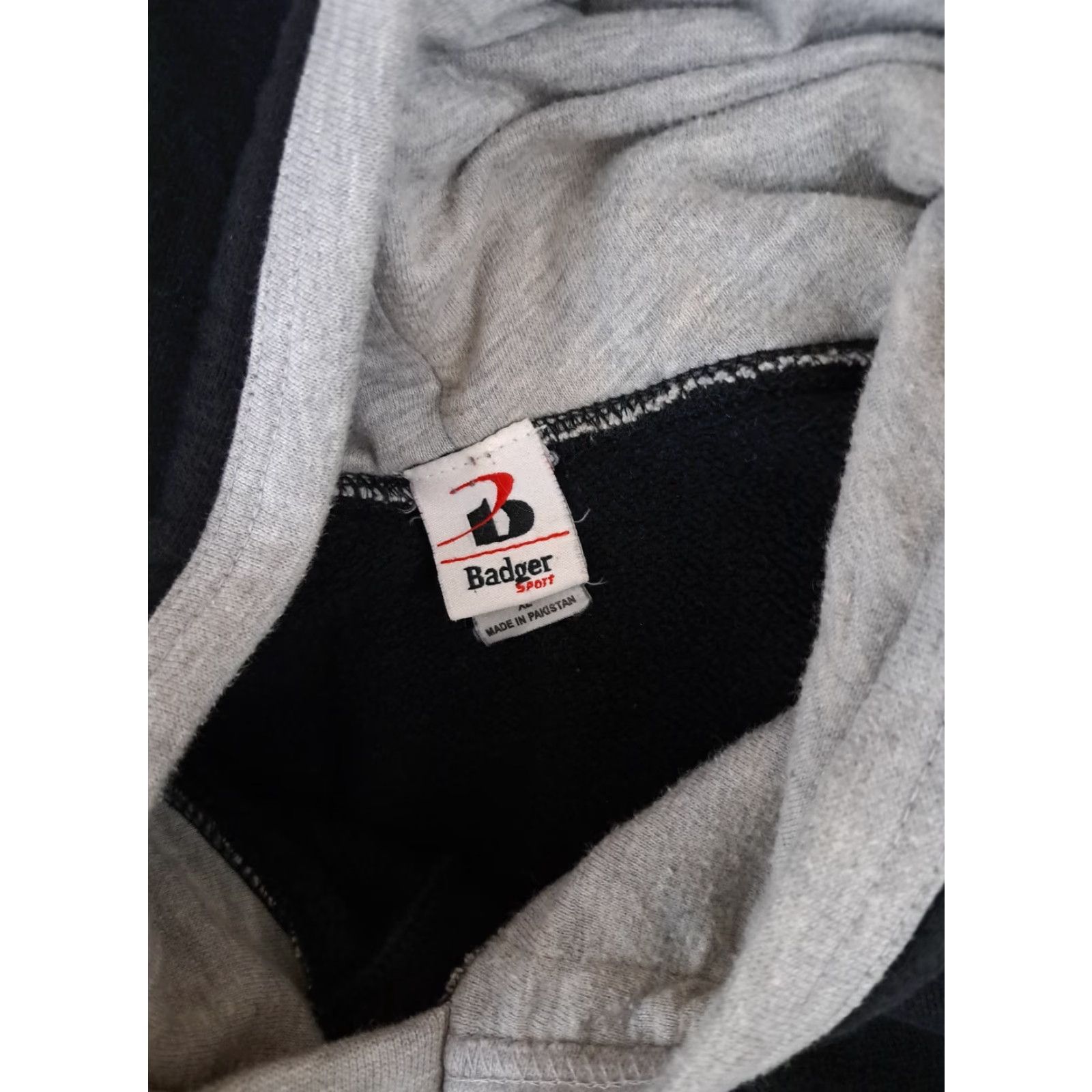 Vintage VINTAGE Badger Sweatshirt Pullover Hooded Pockets Black XL Adult Regular Size US XL / EU 56 / 4 - 3 Thumbnail