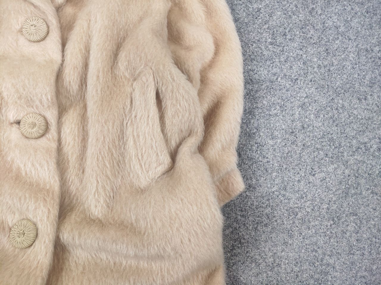 Vintage Vintage 1950's/60's Luxury Mohair fuzzy Beige Coat Jacket Size M / US 6-8 / IT 42-44 - 5 Thumbnail
