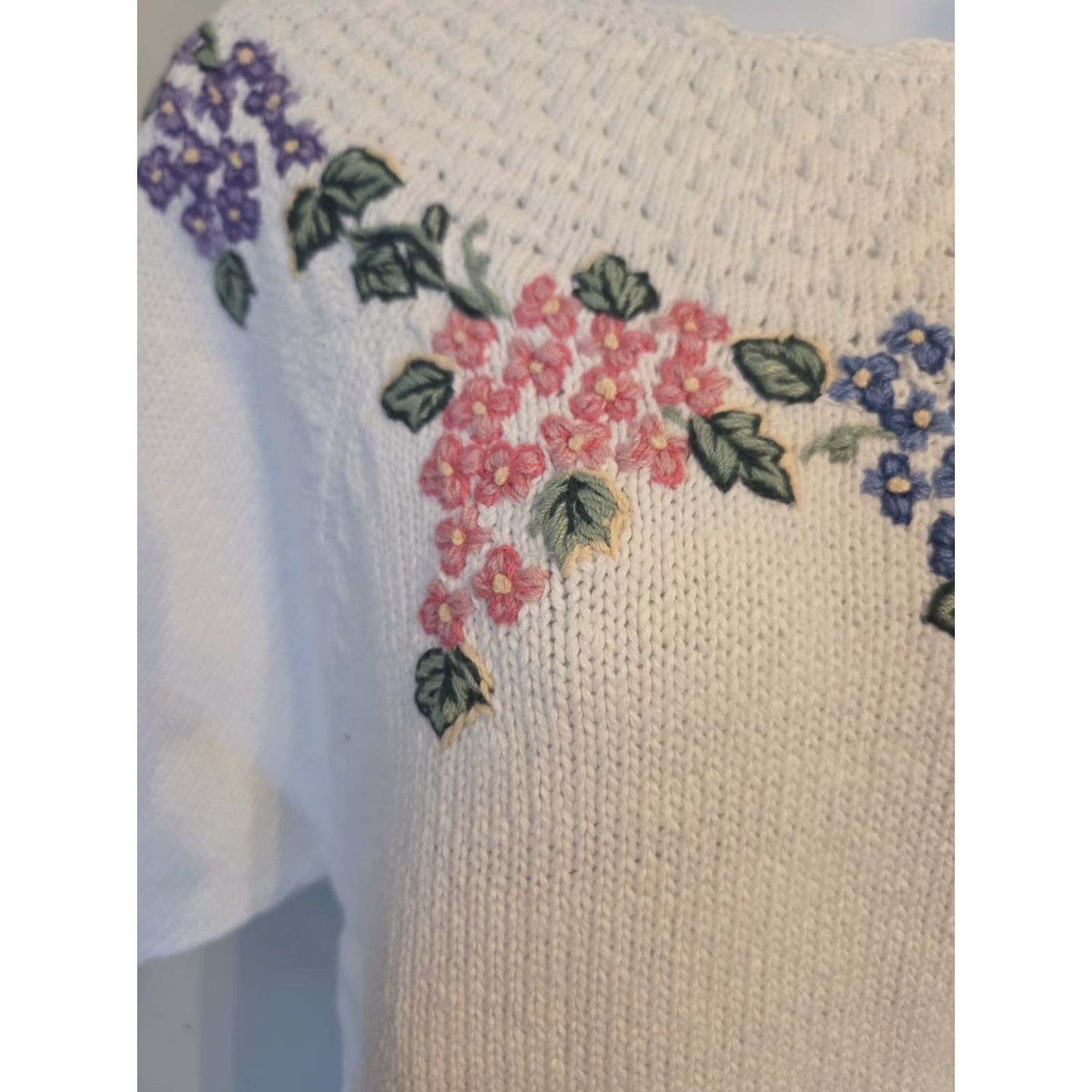 Vintage VINTAGE Herman Geist White Floral Hand Embroidered Pullover Sweater M 1990s Linen Womens (or Mens) Size M / US 6-8 / IT 42-44 - 2 Thumbnail