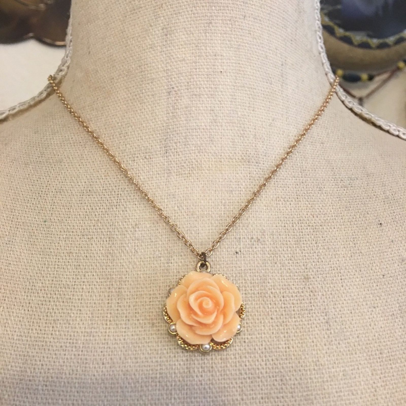 Jewelry Victorian style resin peach rose pendant necklace Size ONE SIZE - 1 Thumbnail