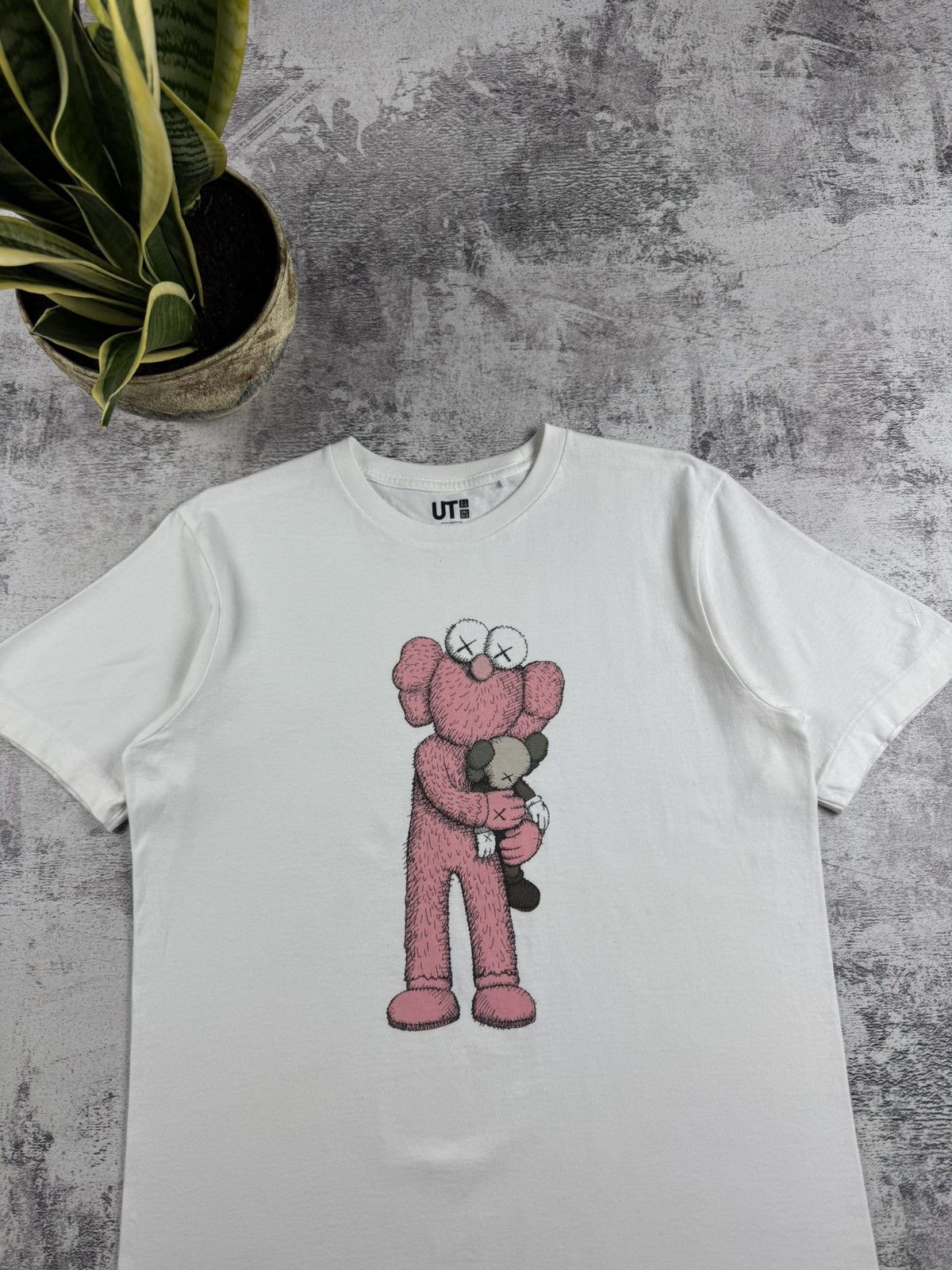 Kaws × Uniqlo KAWS X UNIQLO Pink BFF Tee Designer Cotton Jersey T Shirt Size US S / EU 44-46 / 1 - 7 Thumbnail