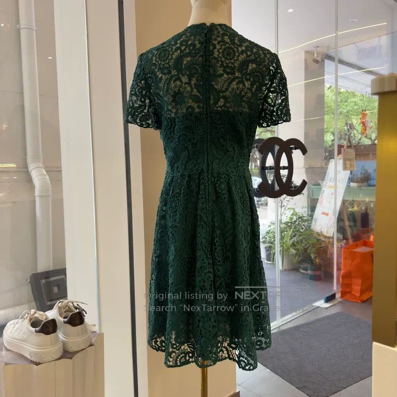 Valentino Valentino Classic lace dress Size M / US 6-8 / IT 42-44 - 2 Thumbnail