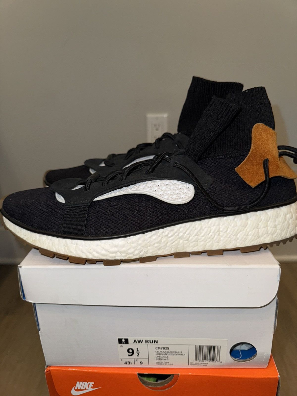 Adidas × Alexander Wang Adidas Alexander Wang x AW Run Black Size 9.5 Boost CM7825 Size US 9.5 / EU 42-43 - 5 Thumbnail