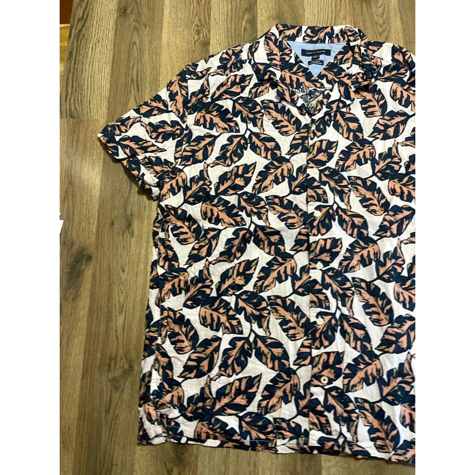 Tommy Hilfiger Tommy Hilfiger Shirt Mens XXL Black White Tan Button Up Leaves Allover Print Colorful Shirt Size US XXL / EU 58 / 5 - 3 Thumbnail