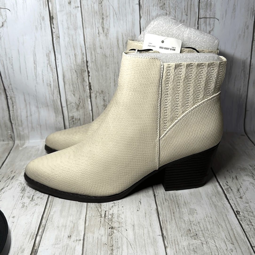 Vintage **Women's Cream Block Heel Ankle Bootie Size 9.5 New** User: Women's Cream Block Heel Ankle Boot Size 9.5 New Size US 10 / IT 40 - 4 Thumbnail