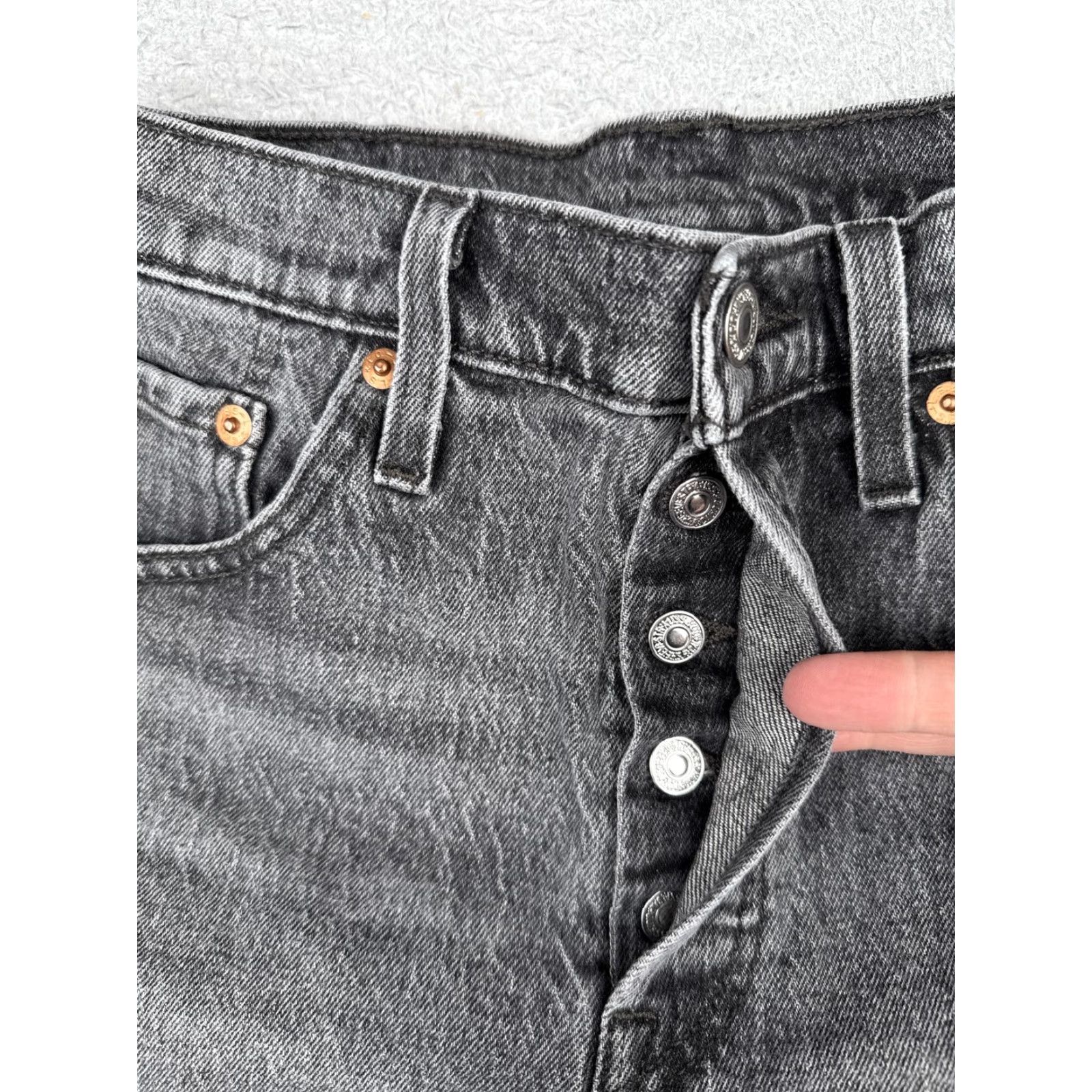 Levi's Levis Shorts Womens 28 Black Gray High Rise Denim Cutoff Button Fly Fray Hem Size 28" / US 6 / IT 42 - 6 Thumbnail