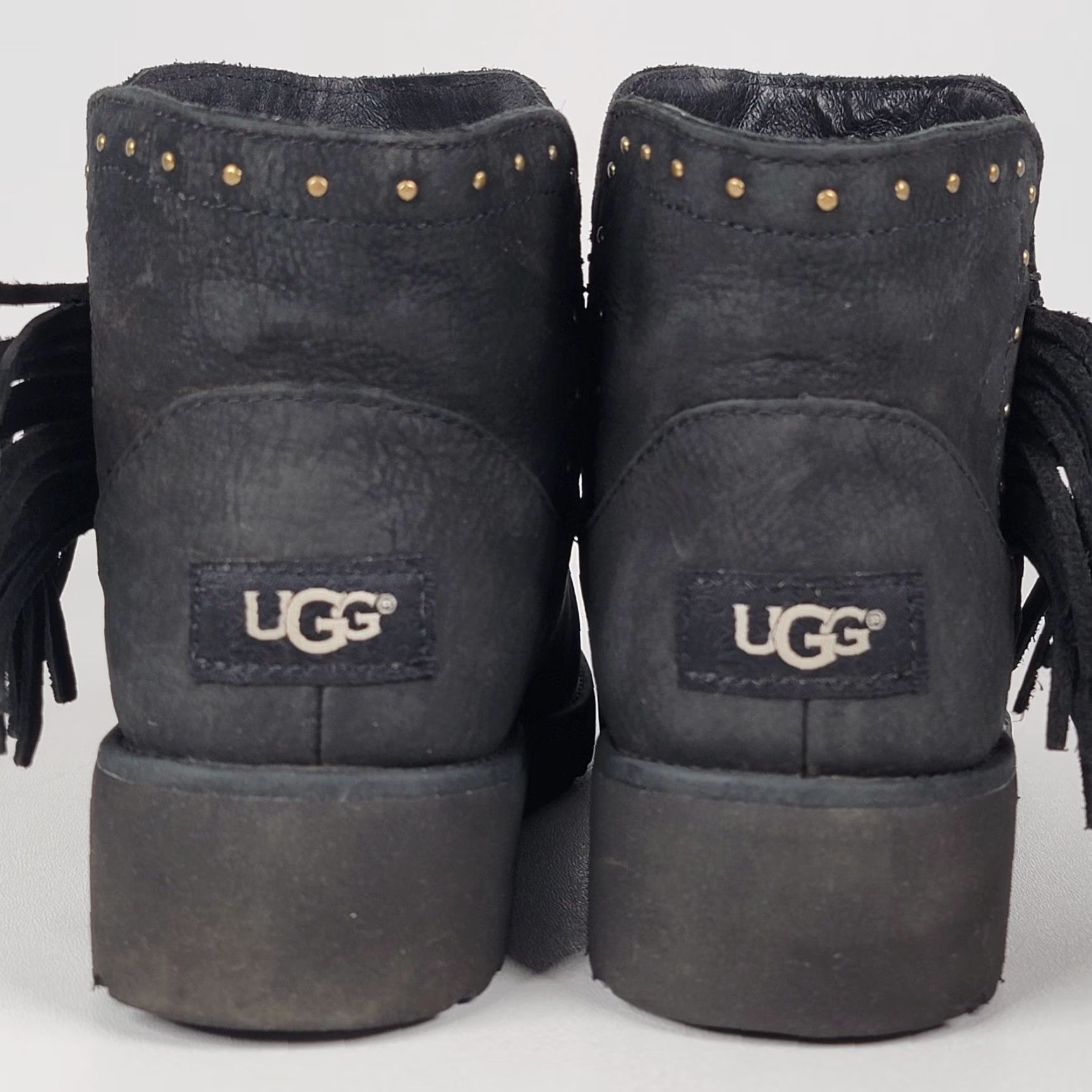 Ugg VINTAGE UGG Cindy Water-resistant BLACK Genuine Shearling Studded Bootie Women Size 8 Bootie Black Studded Water Resistant Suede Uggs Australia Womens Size US 6 / IT 36 - 7 Thumbnail