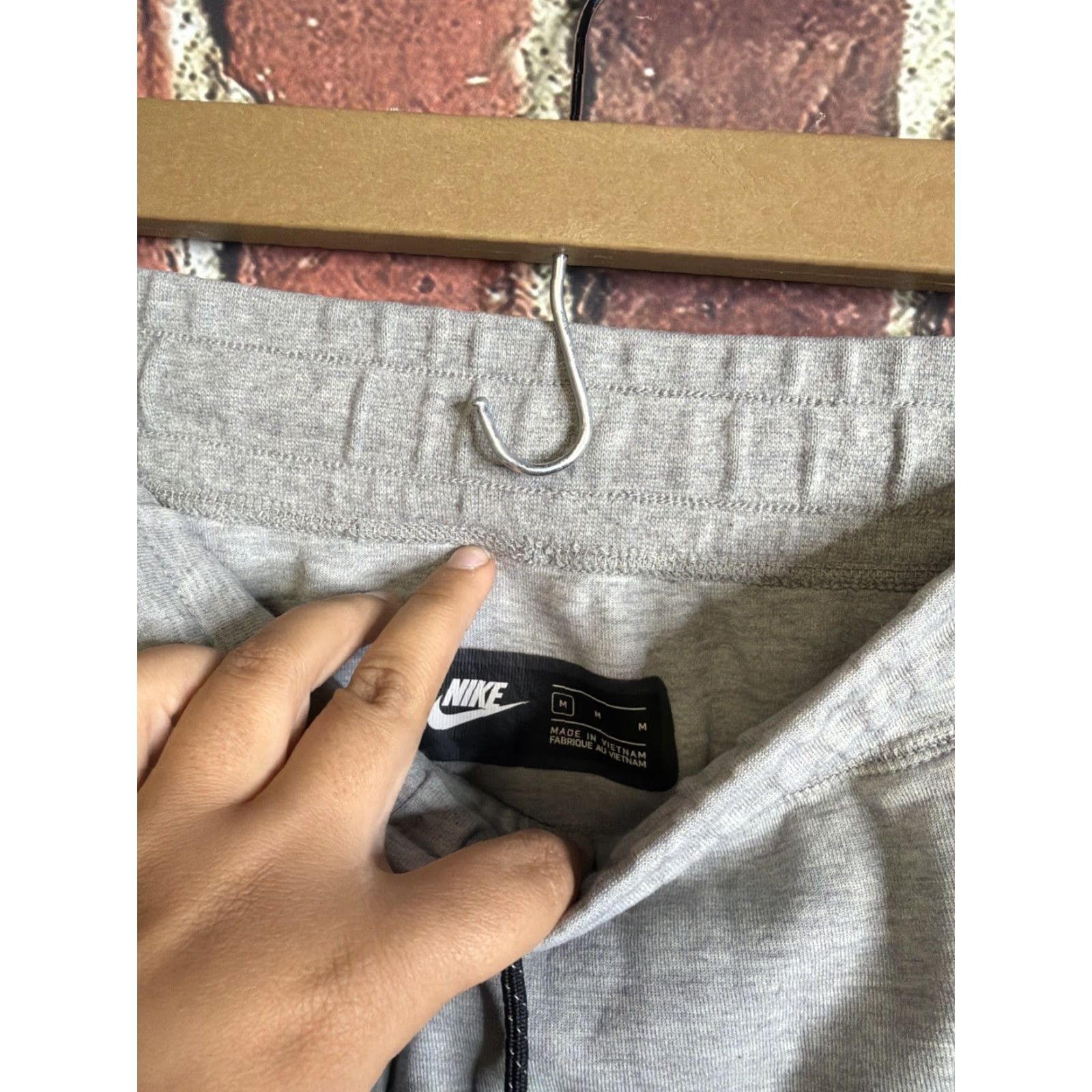 Nike Nike Tech Fleece Jogger Pants Women M Gray CW4292-063 Athletic Sweatpants Size 32" / US 10 / IT 46 - 2 Thumbnail