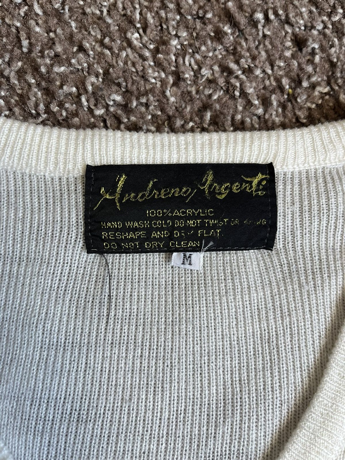 Vintage Vintage Embroidered Golf Knit V Neck Sweater M cropped fit Size US M / EU 48-50 / 2 - 4 Thumbnail
