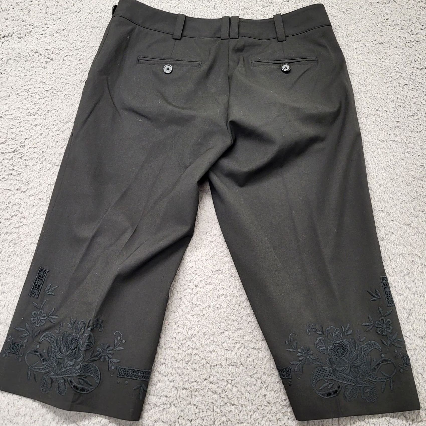 Robert Rodriguez Robert Rodriguez Capris Womens Size 0 Pants Trouser Black Lace Split Legs Preppy Capris Women's Pants Tapered Leg Black Lace Split Front Flat Front Size 25" / US 0 / IT 36 - 4 Thumbnail