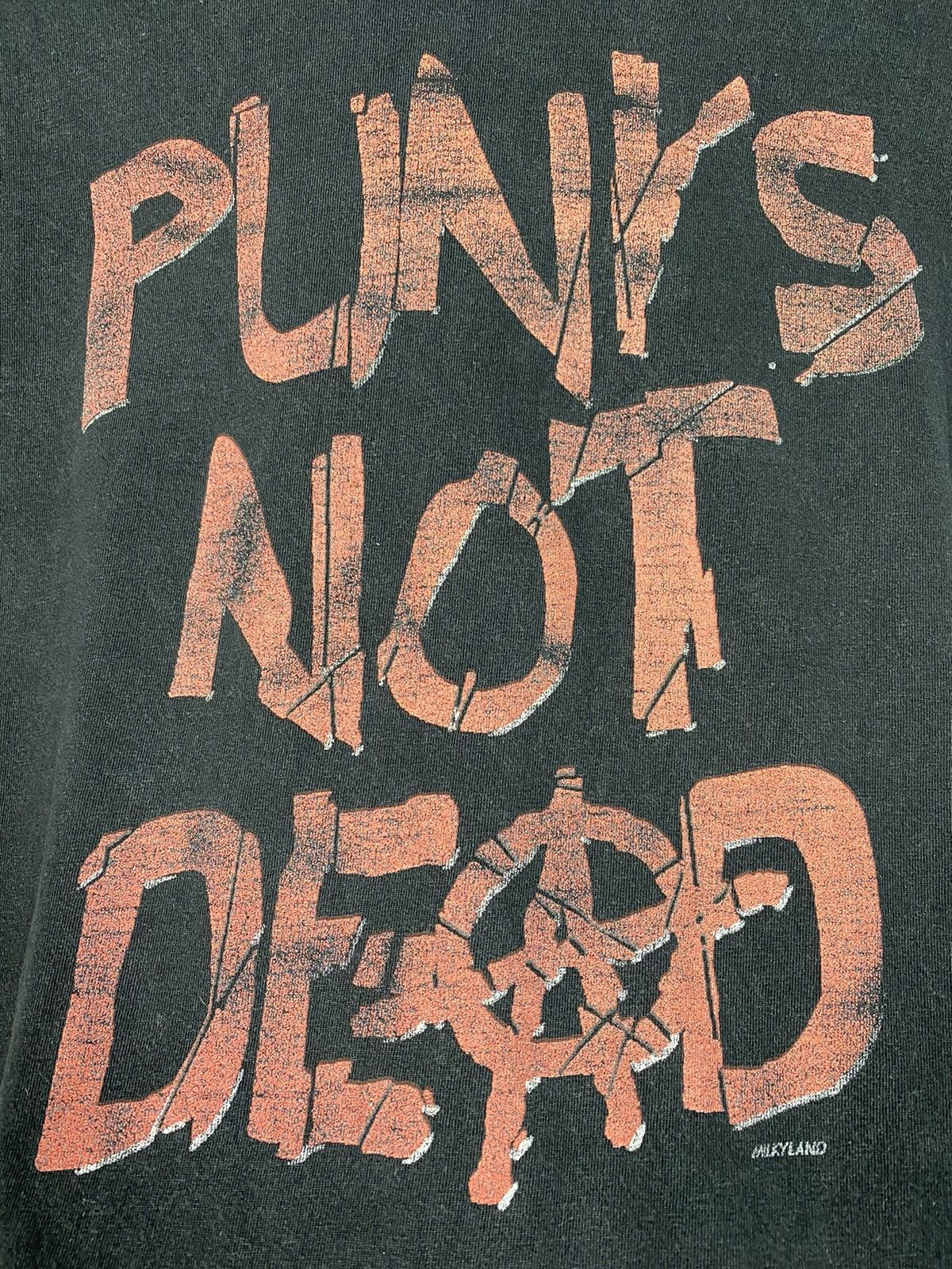 Other Vintage Punks Not Dead Distressed Tee Rock T shirt band rock Size US L / EU 52-54 / 3 - 10 Thumbnail