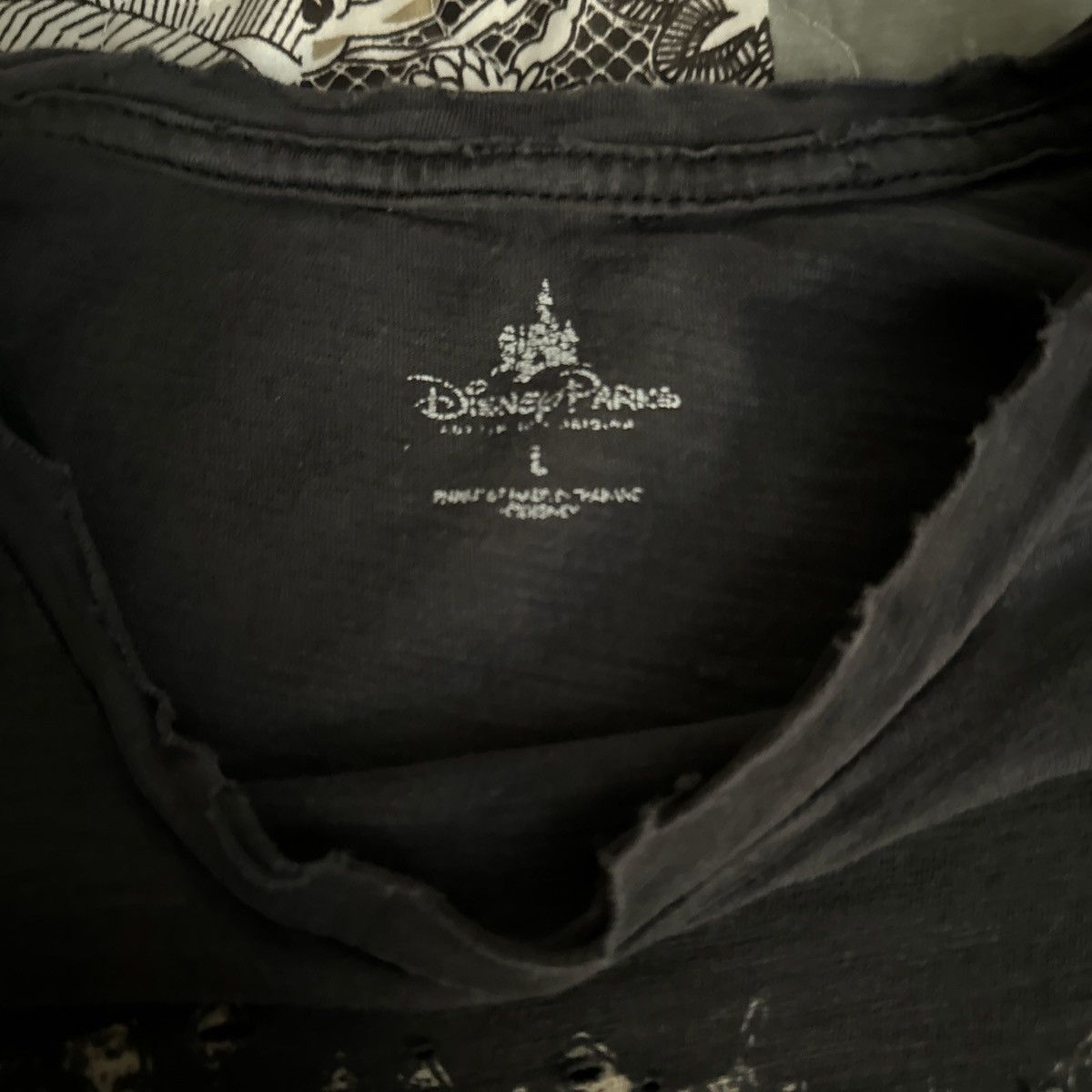 Disney × Vintage Vintage thrashed Pirates of the Caribbean t-shirt Size US L / EU 52-54 / 3 - 4 Thumbnail