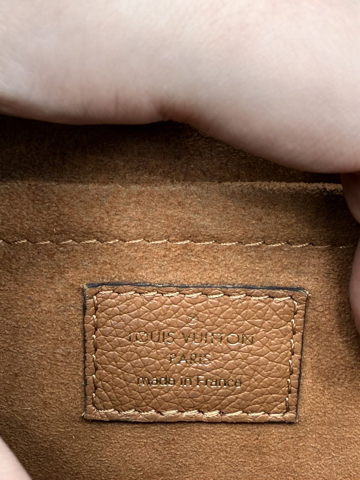 Louis Vuitton AUTHENTIC Louis Vuitton Lockme Tender Calfskin Leather Bag Size ONE SIZE - 17 Thumbnail
