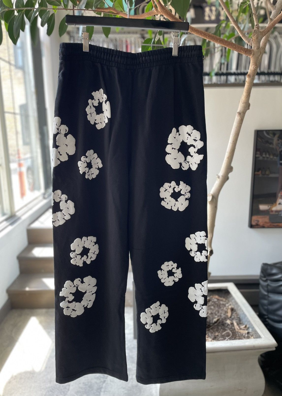 DENIM TEARS Denim Tears The Cotton Wreath Sweatpants Size US 38 / EU 54 - 1 Thumbnail