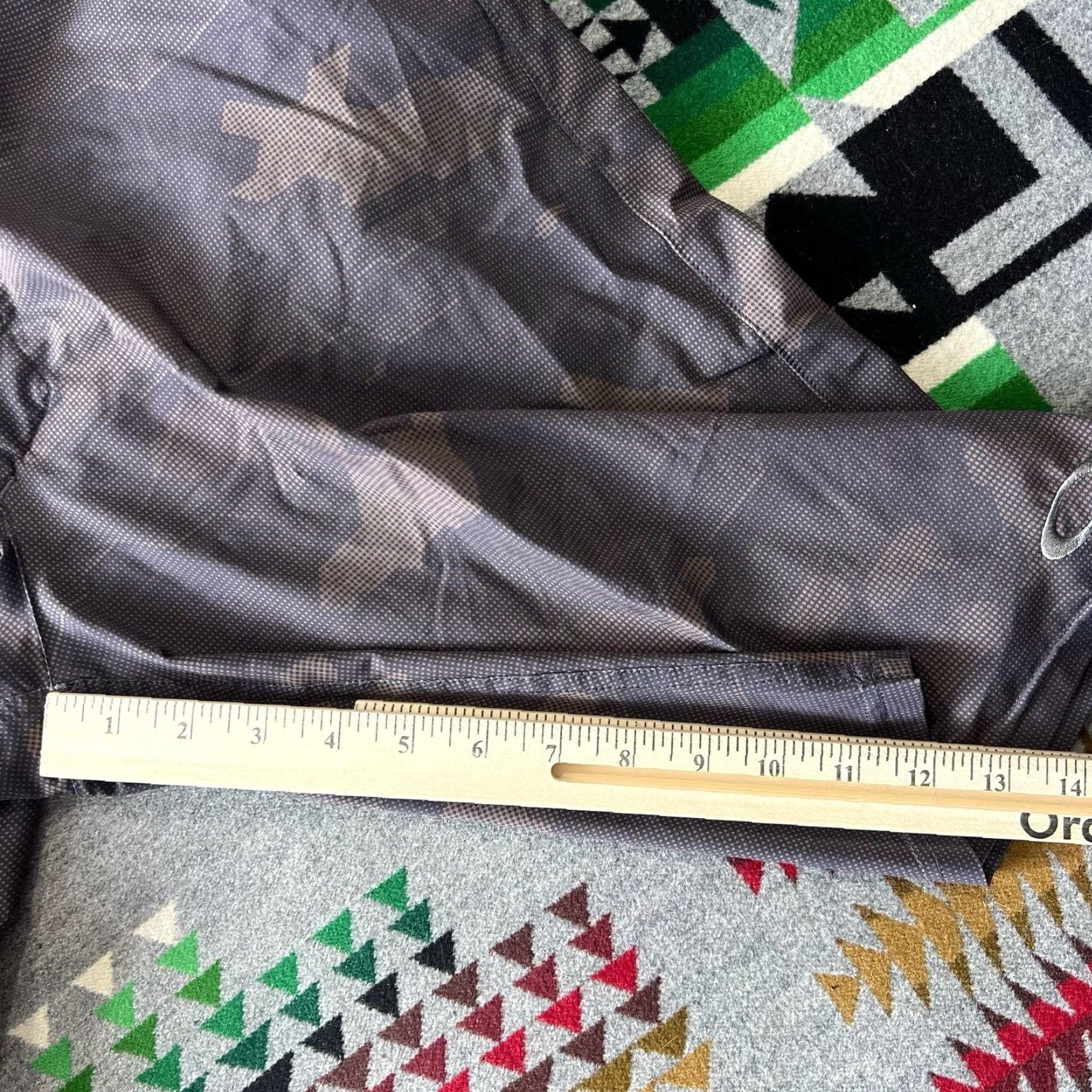 VINTAGE Oakley Board Shorts Mens 32 Camo Surf Swim Trunks Y2K