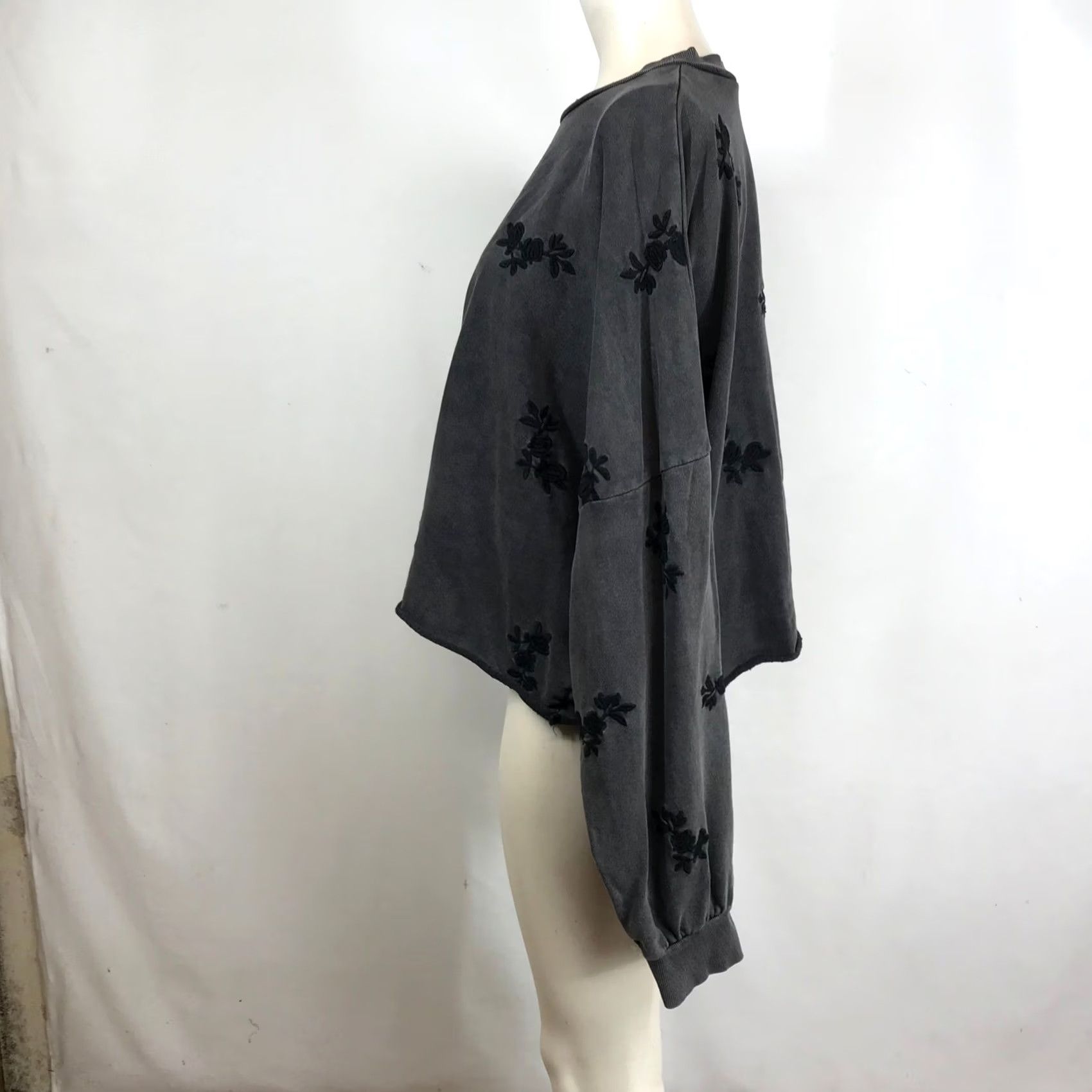 Torrid Torrid Cropped Embroidered Sweatshirt Faded Black 100% Cotton Crew Neck Long Sleeve Plus 3X Relaxed Oversized Size XXL / US 16-18 / IT 52-54 - 6 Thumbnail