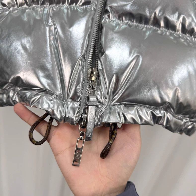 Louis Vuitton Louis Vuitton Silver Gloss Down Jacket Size XS / US 0-2 / IT 36-38 - 4 Thumbnail