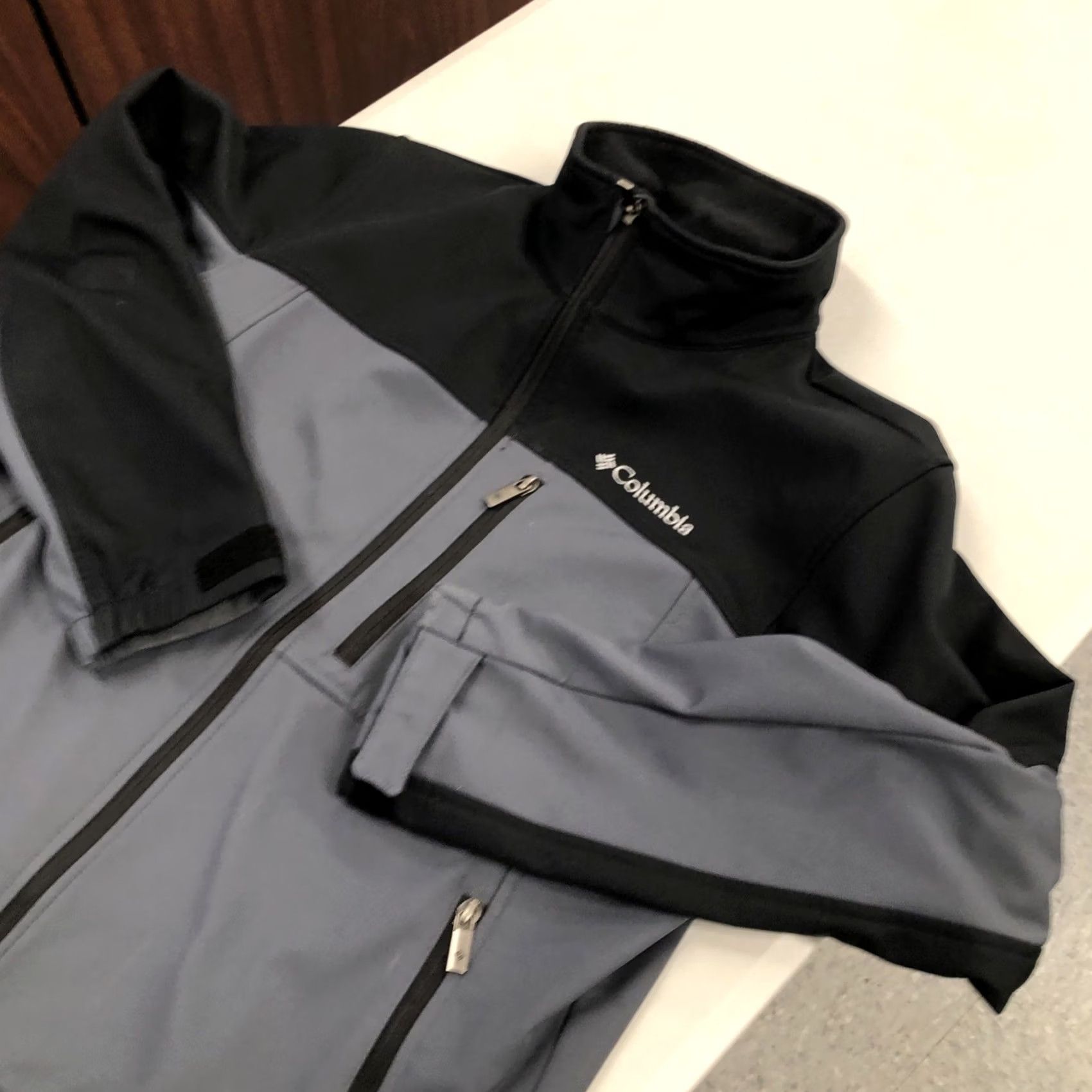 Vintage Columbia Jacket Mens Medium Soft Shell Zip Velcro Elastic Wind Water Resistant Grey Black Solid Logo Outdoor Ski Hiking Walking 90s? Size US M / EU 48-50 / 2 - 2 Thumbnail