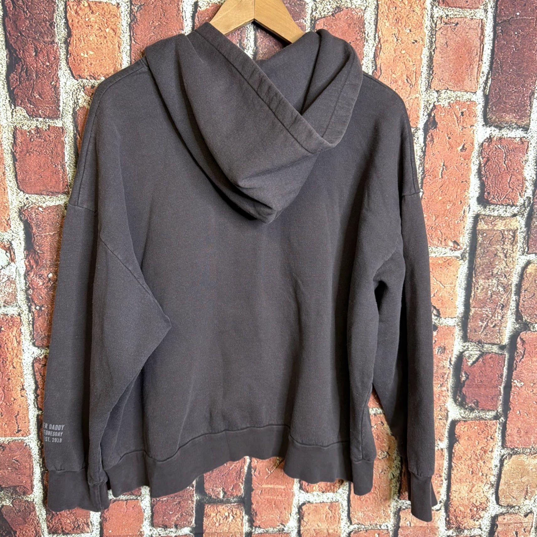 Vintage CALL HER DADDY UNWELL Hoodie Gray M Men Pullover Hooded Graphics Print Pockets Regular Size Fabric Fleece Logo - 90s? Size US M / EU 48-50 / 2 - 4 Thumbnail