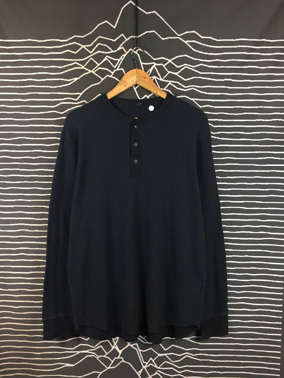 Uniqlo Uniqlo Waffle Knit Henley Neck Long Sleeve Tee Size XL Size US XL / EU 56 / 4 - 2 Thumbnail