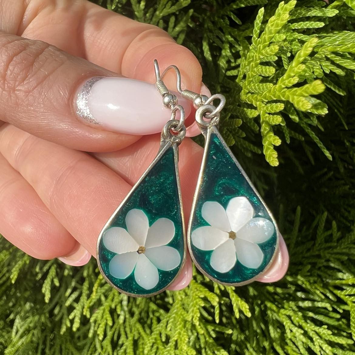 Sterling Silver Vintage Jewelry Sterling Silver Earrings Shell Nacre Mexico Size ONE SIZE - 2 Thumbnail