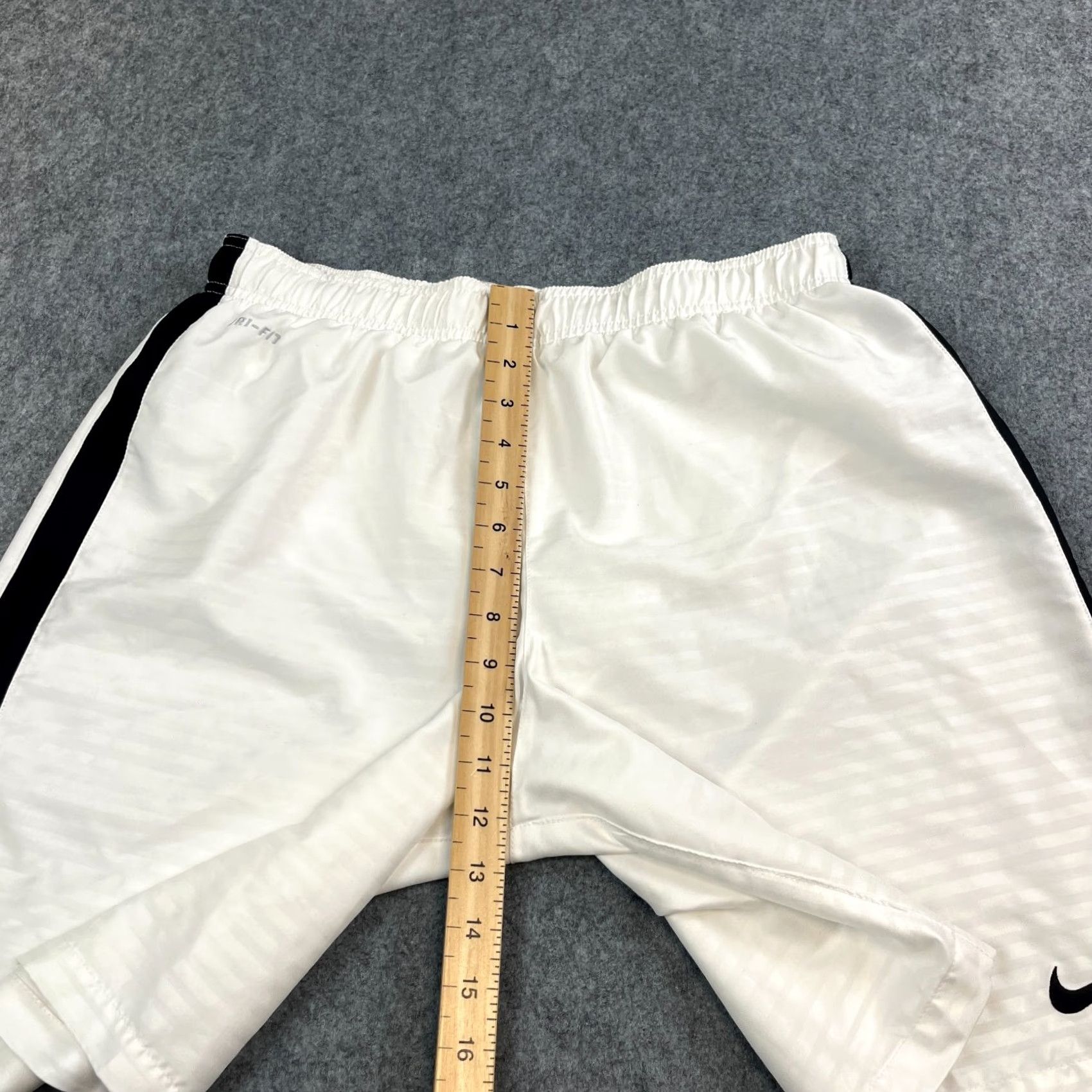 Nike Nike Mens Sweat Shorts XL White Swoosh Gymwear Size US 36 / EU 52 - 5 Thumbnail