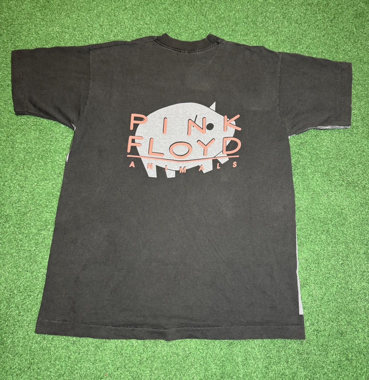 Band Tees × Giant × Vintage Vintage 90s Pink Floyd The Wall Animals AOP INSANE T Shirt Size US L / EU 52-54 / 3 - 5 Thumbnail