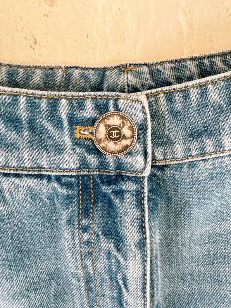 Chanel Chanel White-grinded denim flared trousers Size 24" / US 00 / IT 34 - 5 Thumbnail