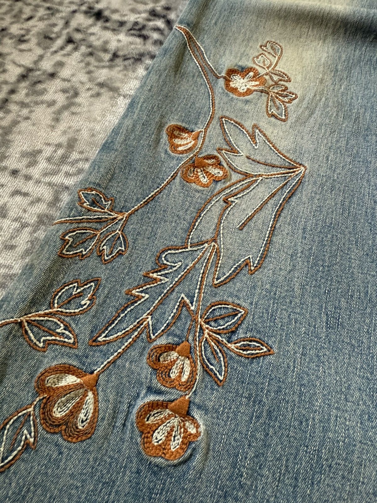 Japanese Brand Tornado Mart Embroidered Tribal Style Flared Denim Japanese Size 27" / US 4 / IT 40 - 8 Thumbnail
