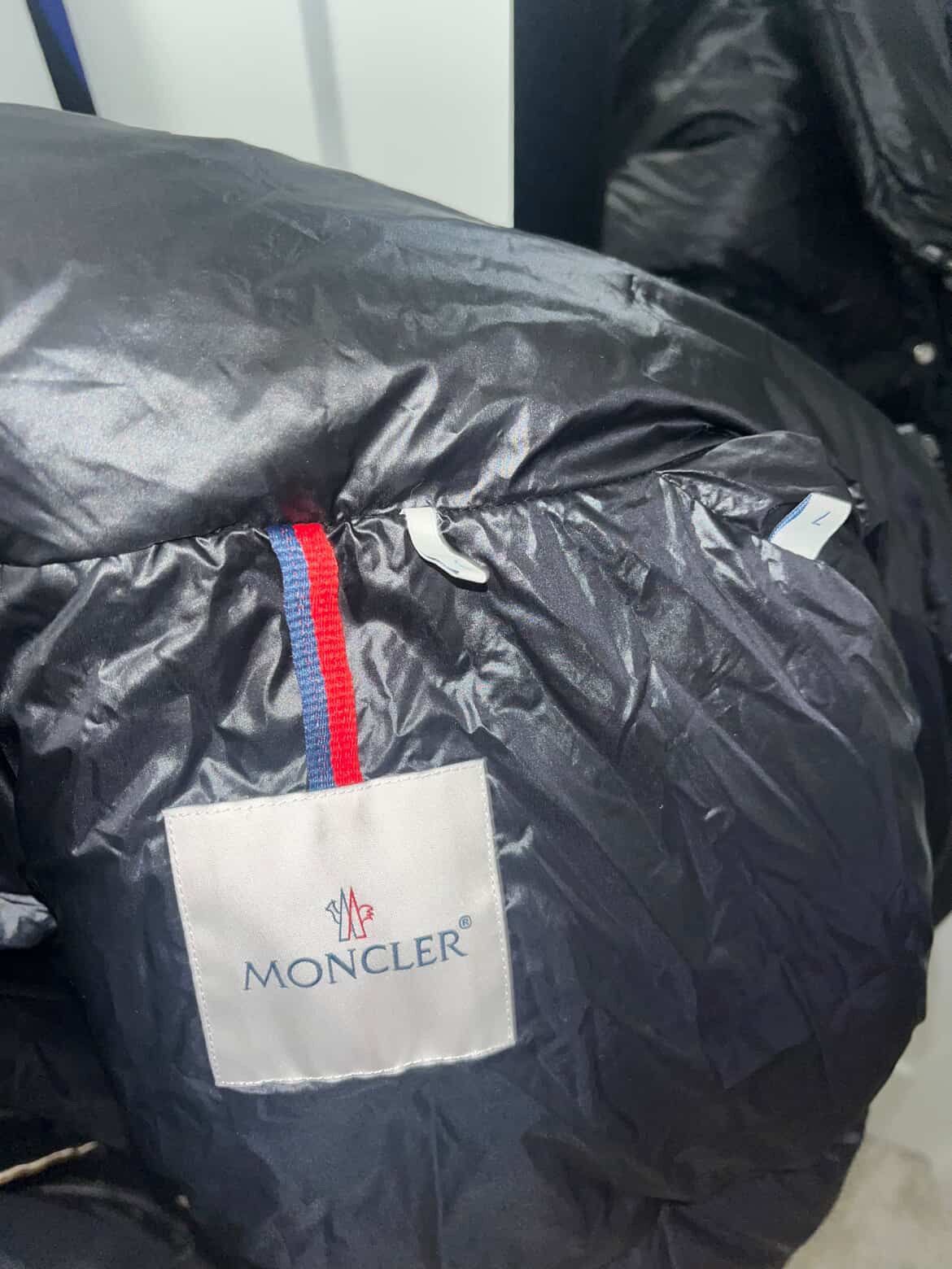 Moncler Moncler Short down jacket Size US XL / EU 56 / 4 - 3 Thumbnail